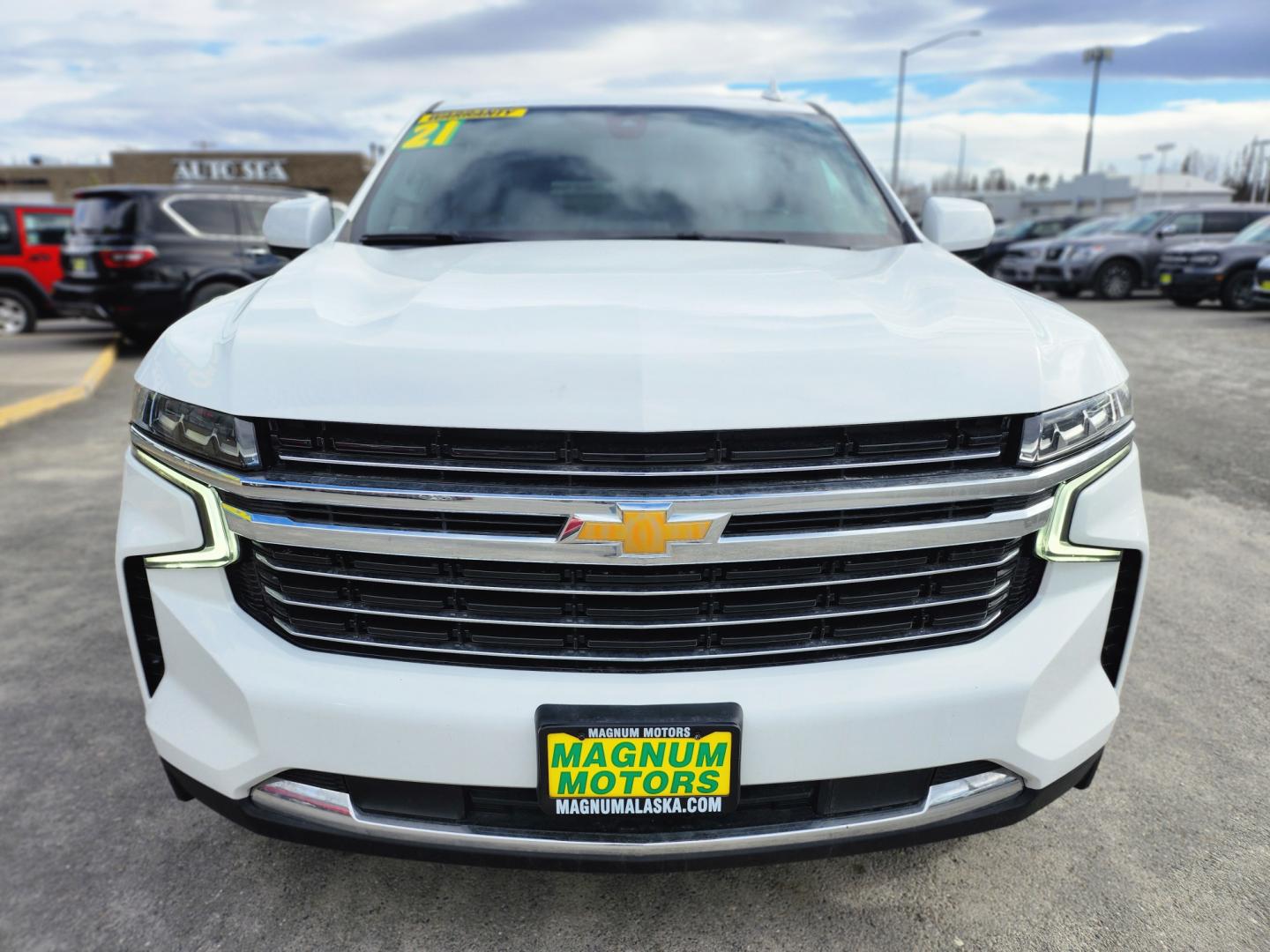 2021 WHITE /BLACK CHEVROLET TAHOE LT (1GNSKNKD5MR) with an 5.3L engine, Automatic transmission, located at 1960 Industrial Drive, Wasilla, 99654, (907) 274-2277, 61.573475, -149.400146 - Photo#1